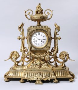 Große Prunk-Pendule, H&F, Paris, 19.Jh., 1/2 Std.-Schlag auf Glocke, Messing, vergoldet, HxBxT: 58x55x25cm