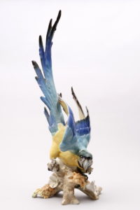 Großer Papagei
Hans Achtziger für Hutschenreuther, 20. Jh., H: ca. 68cm