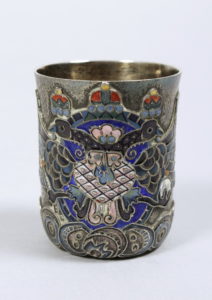 Kleiner Cloisonné-Becher mit imperialem Doppelkopfadler, Silber, 84 Zolotnik, partiell
vergoldet, Karl Fabergé, Moskau, um 1911, HxD 4,9x4cm