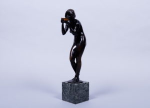 Victor Heinrich Seifert (1870, Döbling - 1953, Berlin), "Trinkende"
Bronze, dunkelbraun patiniert bzw. vergoldet