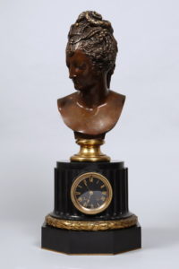 Große Tischuhr, Ferdinand Barbedienne (1810 in Saint-Martin-de-Fresnay - 1892 in Paris), H
43,5cm (Büste), ges. ca. 68,5cmGroße Tischuhr, Ferdinand Barbedienne (1810 in Saint-Martin-de-Fresnay - 1892 in Paris), H
43,5cm (Büste), ges. ca. 68,5cm