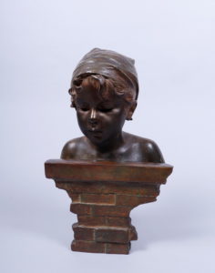 Emmanuel Villanis (1858, Lille - 1914, Paris)
Bronze, farbig patiniert, Büste eines jungen Mädchens