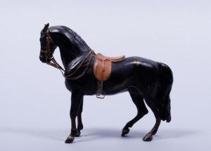 Franz Xaver Bergmann (1861, Wien - 1936 ebenda), „Pferd“, Bronze, patiniert, kalt bemalt, H ca.
18,5cm