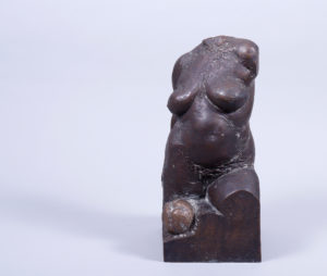 Christa Baumgärtel, Bronze, patiniert, "Eva", 1983, num. 4/6, H 40,5cm, Zuschlag: 1250,-€