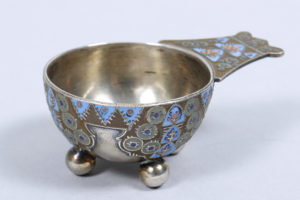 Kleine Tcharka, Silber, 84 Zolotnik, Karl Fabergé, Moskau, um 1910, ca. 58,4g brutto, L 8cm, Zuschlag: 4600,-€