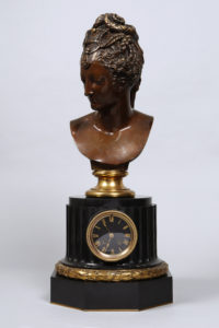 Große Tischuhr, Ferdinand Barbedienne, Schiefer/Bronze, braun patiniert bzw. vergoldet, H 43,5cm, Zuschlag: 1400,-€