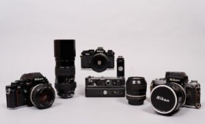 3 SLR-Kameras, Nikon, 1980er Jahre, Zuschlag: 900,-€