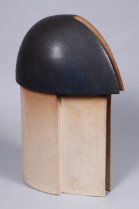 Fritz Vehring, große Skulptur "Helm", Keramik, H 53cm, Zuschlag: 1300,-€