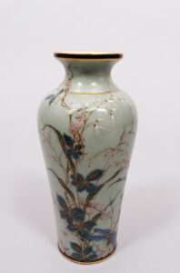 Vase, Sèvres, um 1880/83, Porzellan, Emaille-Malerei, H 20cm, Zuschlag: 3200,-€