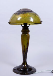 Jugendstil-Tischlampe, Daum, Nancy, um 1900/10, Glas, H 62cm, Zuschlag: 2400,-€