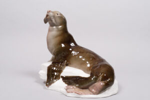 Seelöwe, Entwurf 1903 Otto Jarl für Meissen, B ca. 37,5cm, Zuschlag: 900,-€